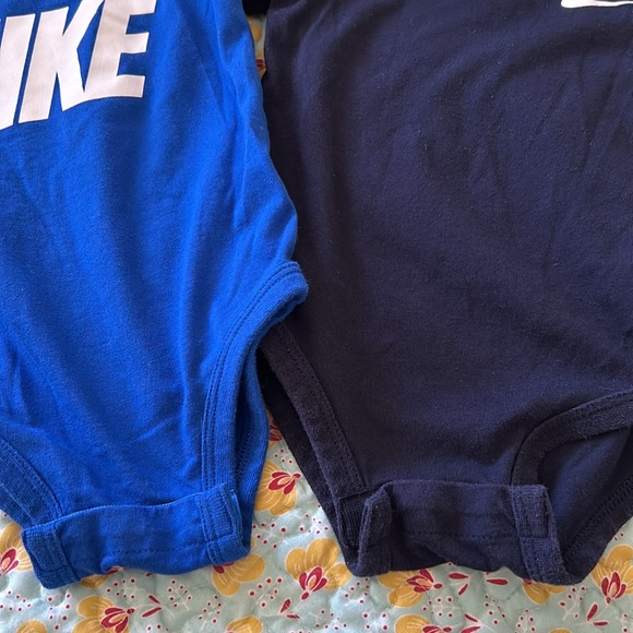 Nike Bundle Two 9 Months Nike Onesies Short Sleeve Snap Button Crotch - Picture 5 of 7